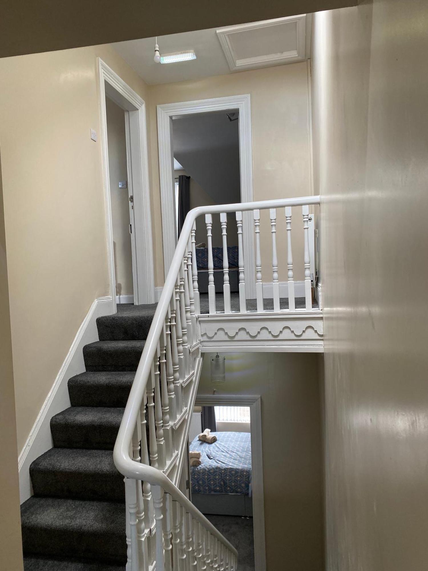 Roskeen Townhouse Белфаст Экстерьер фото